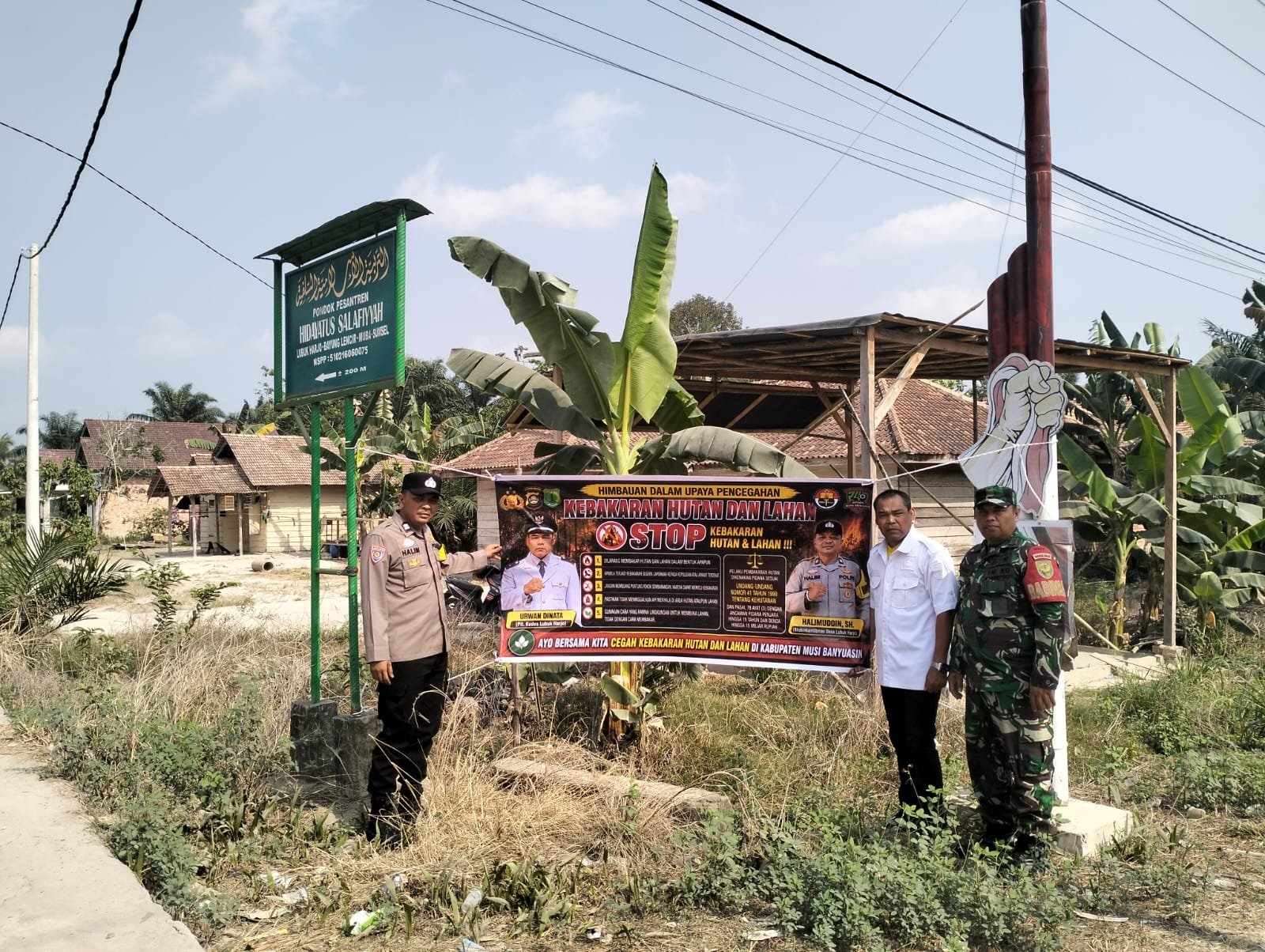 Bhabinkamtibmas Polsek Bayung Lencir Bersama Babinsa Sosialisasikan Larangan Pembakaran Lahan di Desa Lubuk Harjo