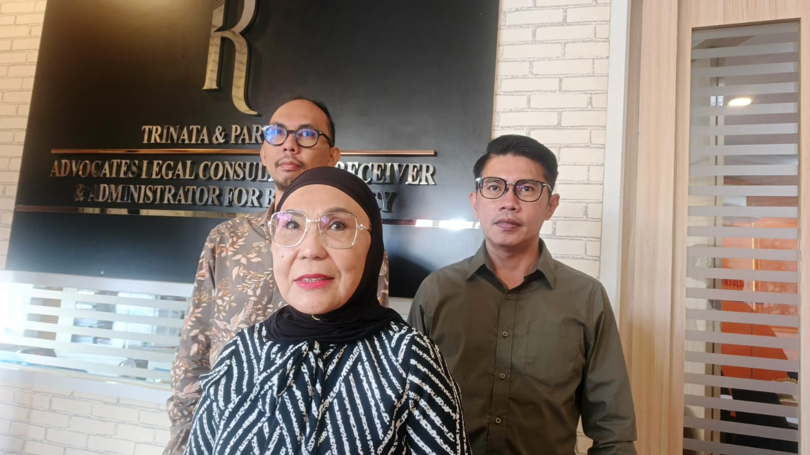 Penuhi Panggilan Penyidik Kejati Sumsel Sebagai Saksi, Kuasa Hukum Dodi Reza Ajak Media dan Masyarakat Kedepankan Azas Praduga Tak Bersalah